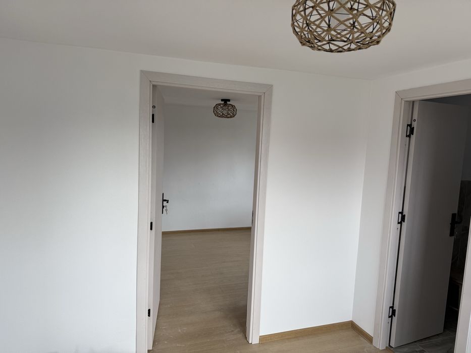 Casă complet renovată + teren 3.242 mp