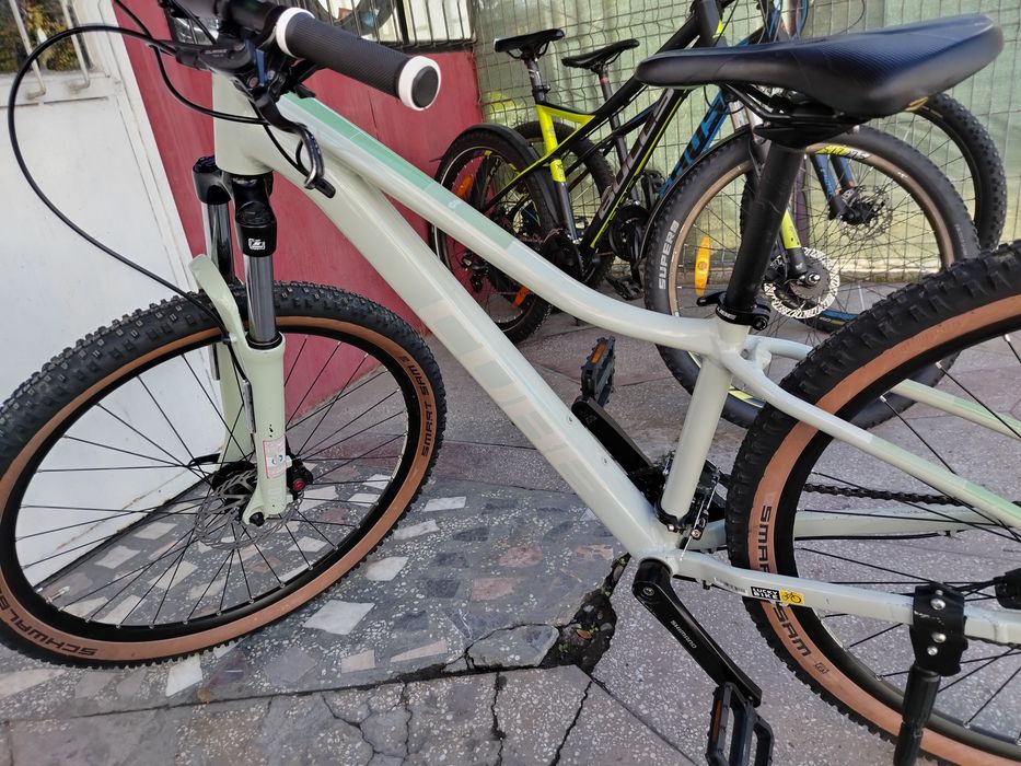 Bicicleta sport Cube de 27,5