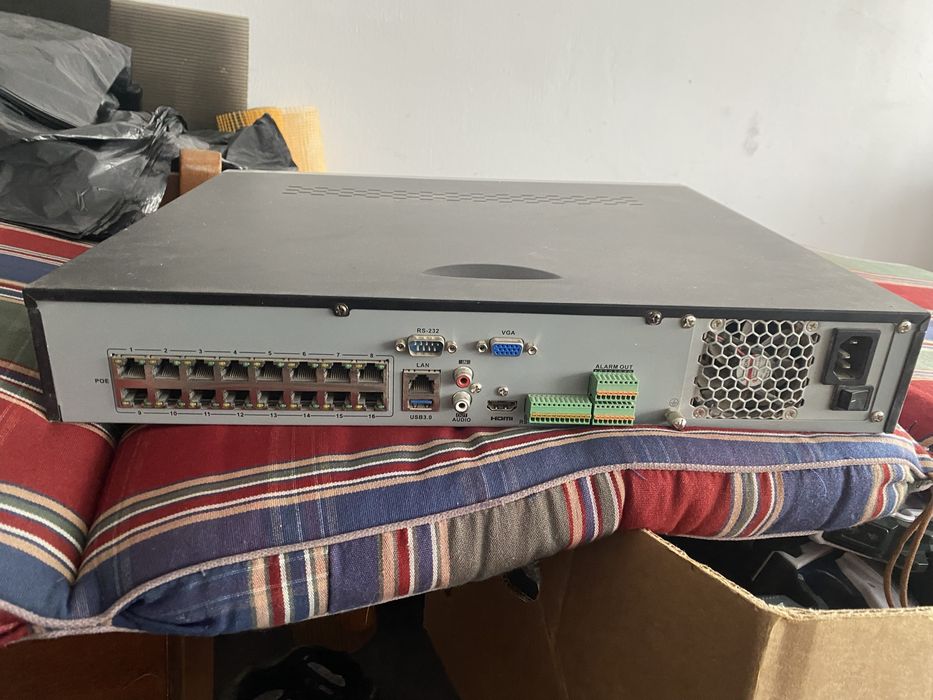 Nvr poe  Hikvision DS-7732NI-K4/16P si camere