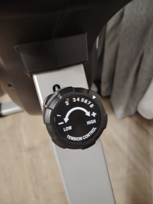 Aparat de vâslit potrivit pentru antrenamente de nivel începător și me