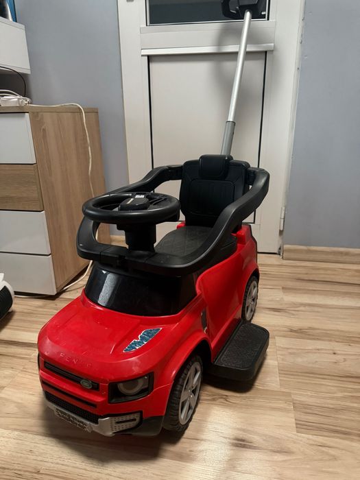 Детска, бутаща се кола