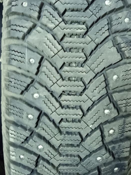 Автошины 2 шт.Б/у.в отличном состоянии.