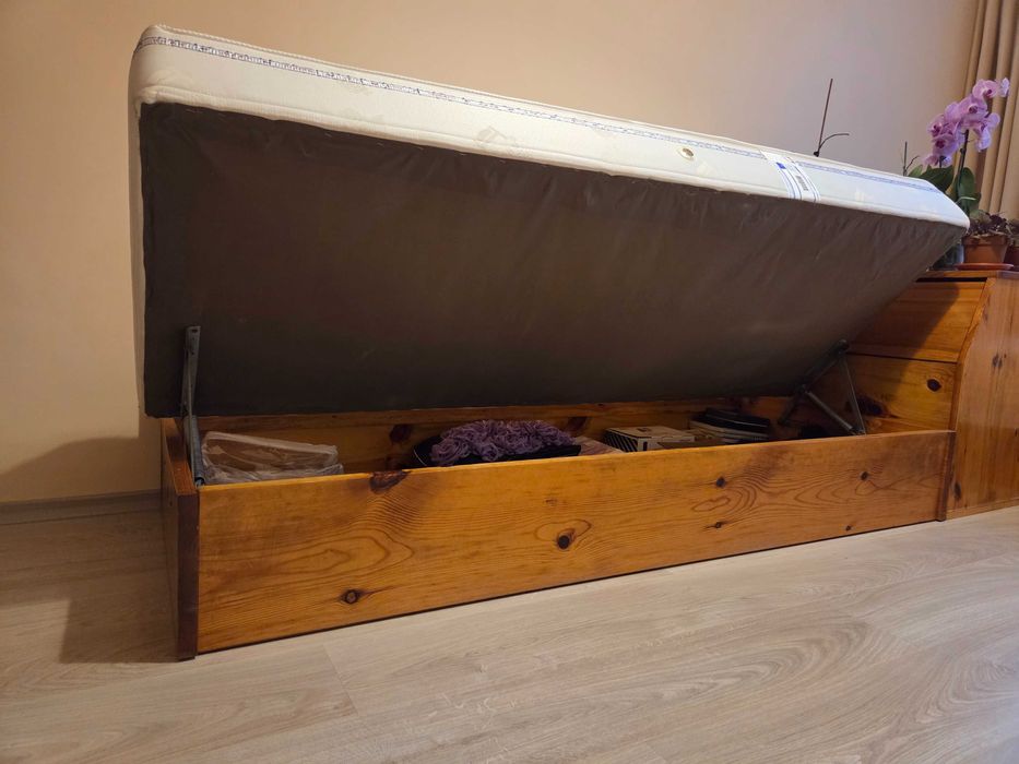 Единични легла с ракла