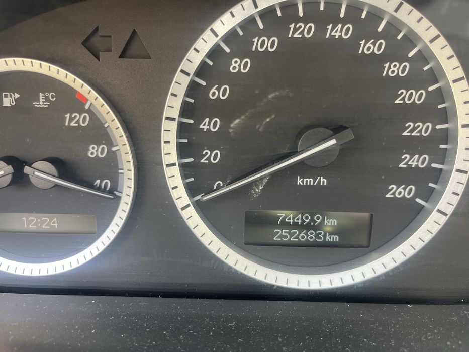 Mercedes C 200.