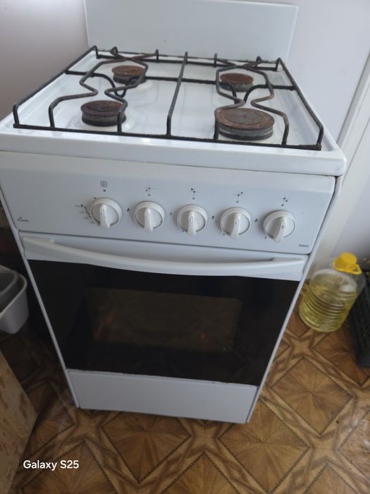 Продам газ плиту