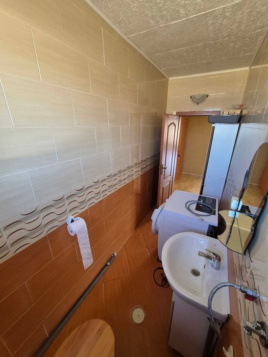 Многостаен етаж от къща, 160кв, полу-обзаведен, двор и паркомясто