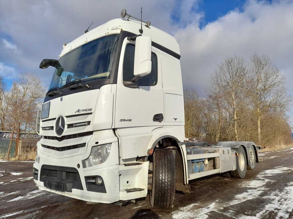 Dezmembrez Mercedes Actros MP4 -piese motor Mercedes MP4-piese camion