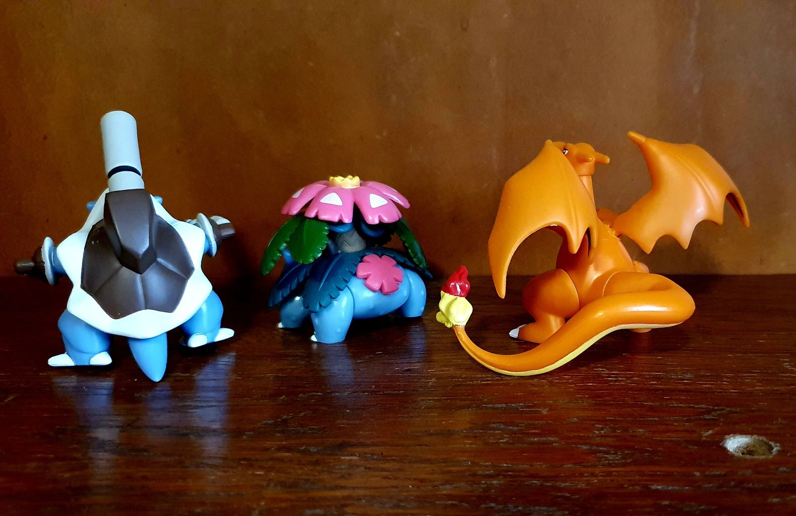 Figurine Pokemon: Blastoise, Charizard și Blastoise