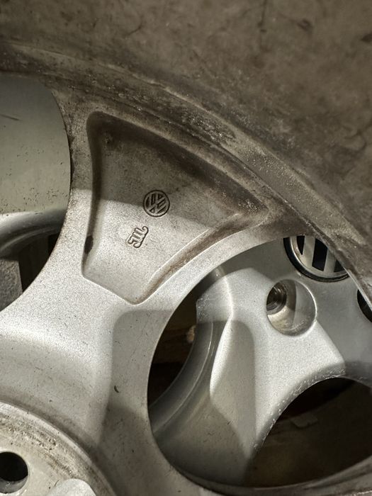 джанти 17 VW оригинални с летни гуми Dunlop sport maxx 215/40/17