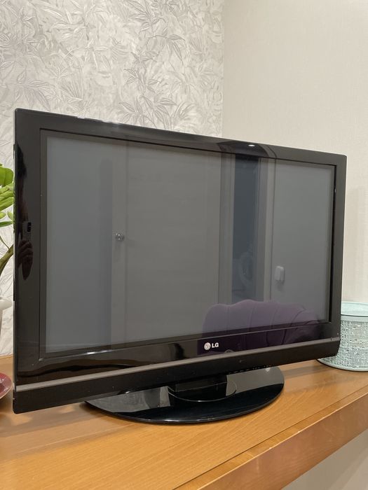 Продам телевизор LG