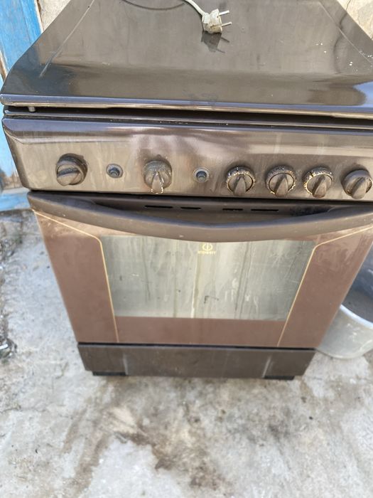 Газовая плита,раковина, швейная машинка и многое другое