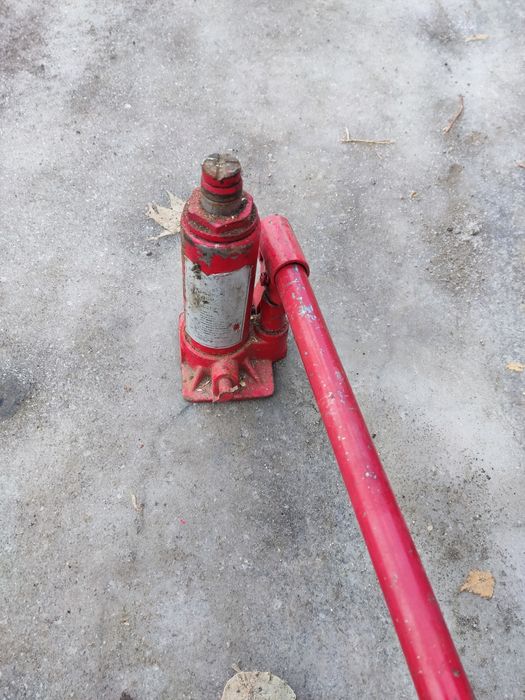 Продам домкрат автомобильный