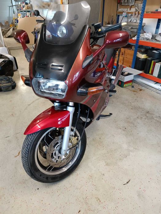 Motocicleta Suzuki GSXF 1100