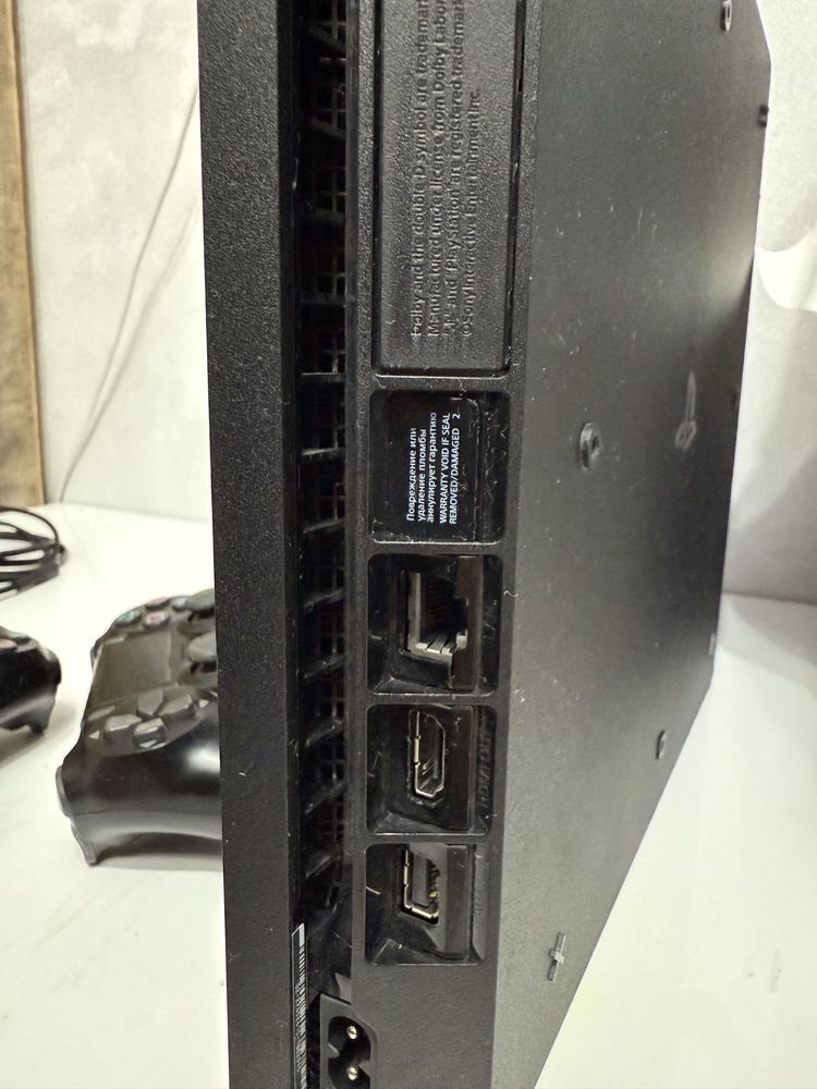 Ps 4 slim 1tb в отличном состояний. Все в комплекте