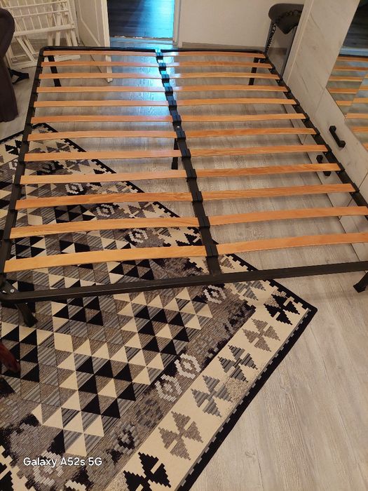 Vând somiera în stare foarte bună