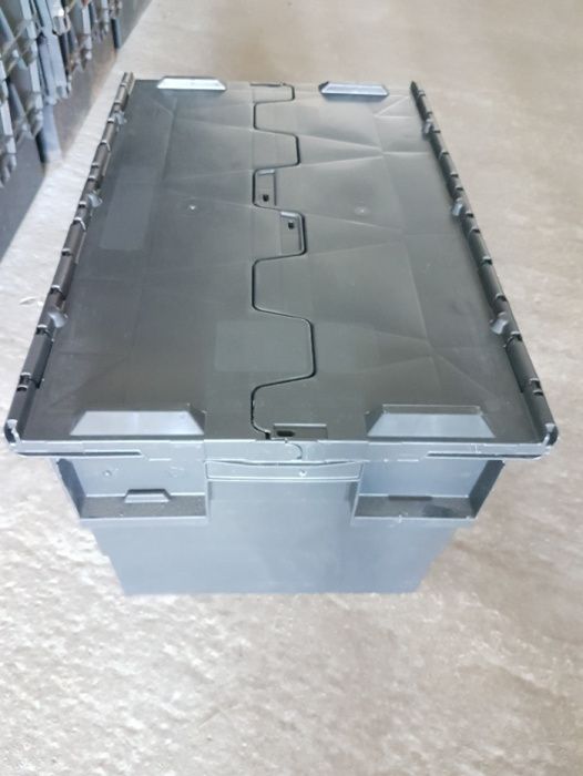 Cutie/lada de plastic cu capac