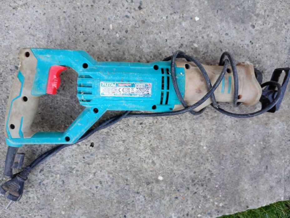 Fierăstrău sabie electric Total