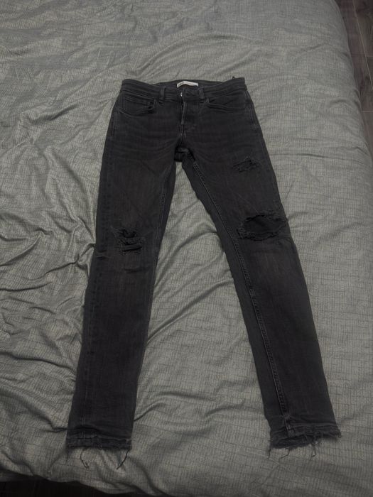 Vând blugi ZARA negociabil