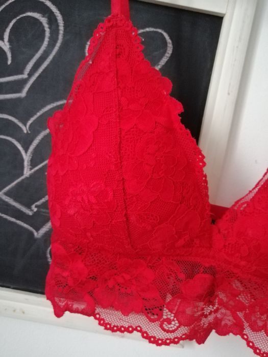 Bustiera sutien rosu din dantela H&M marimea M 38