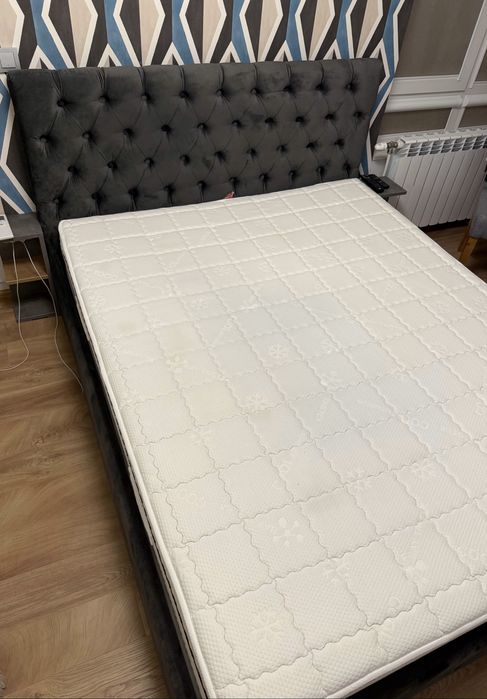 Тапицирано легло с матрак