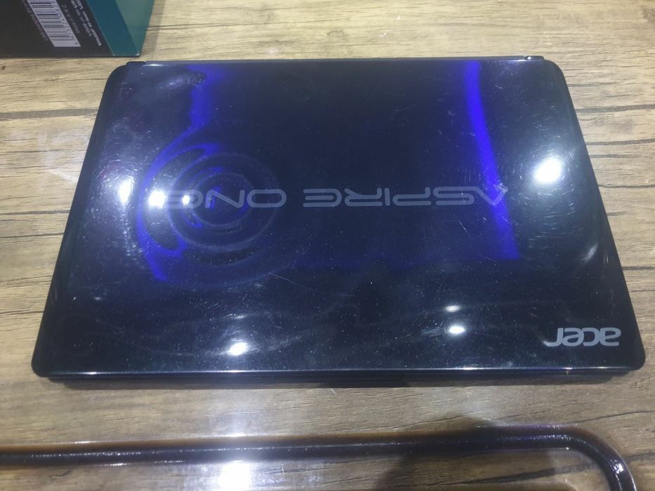 Netbook Acer sotiladi