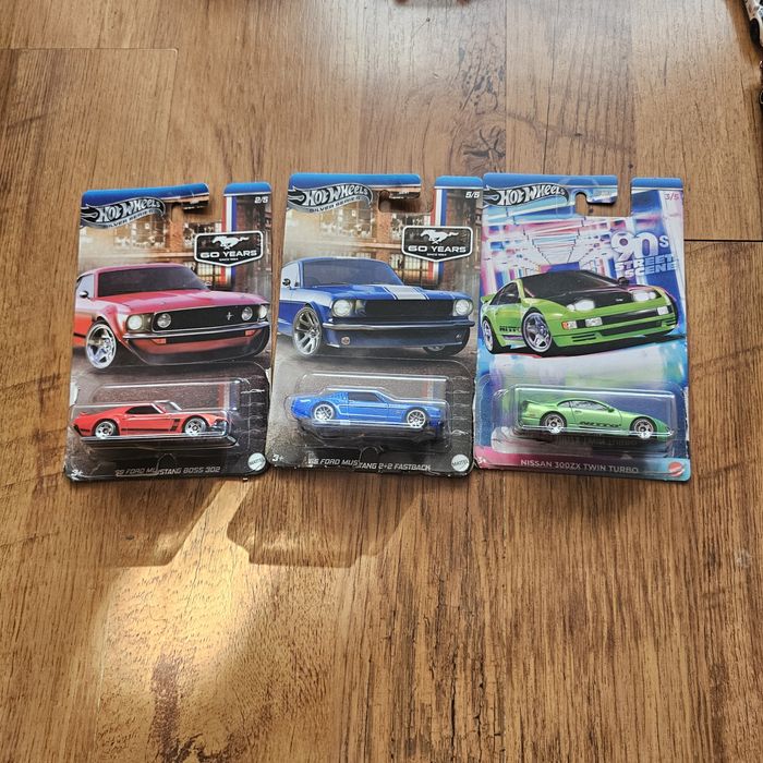 Hot Wheels колички.