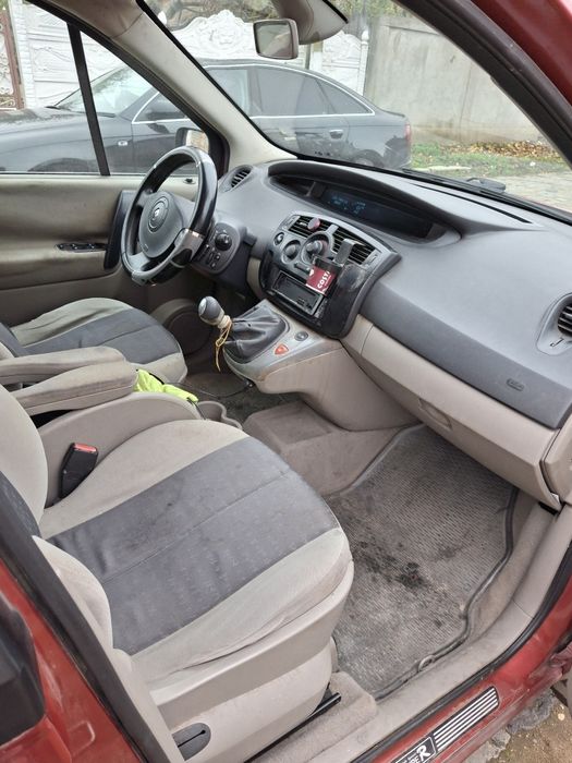 Vând Renault scenic 1.9 dizel