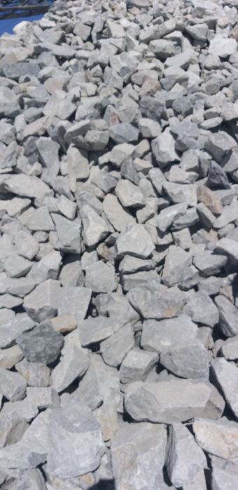 Piatră spartă pentru terasamente .