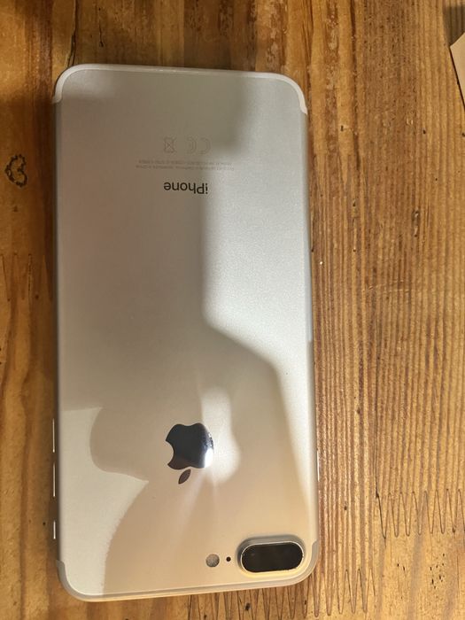 iPhone 7 plus в хорошем состояния