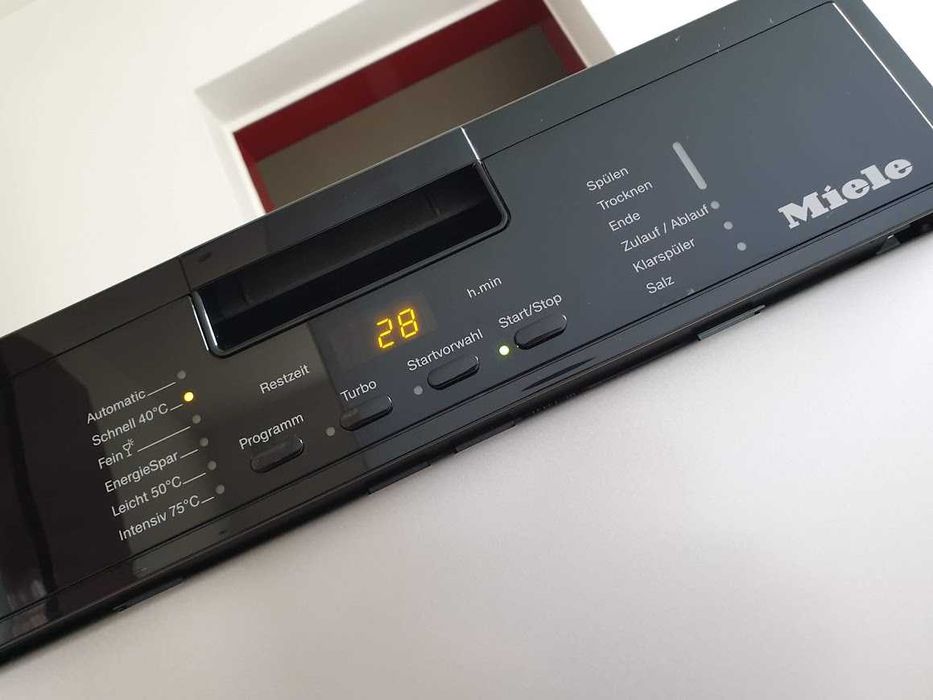 45см - Черно Miele Съдомиялна - 9 Комплекта - Частично Вграждане Тясна