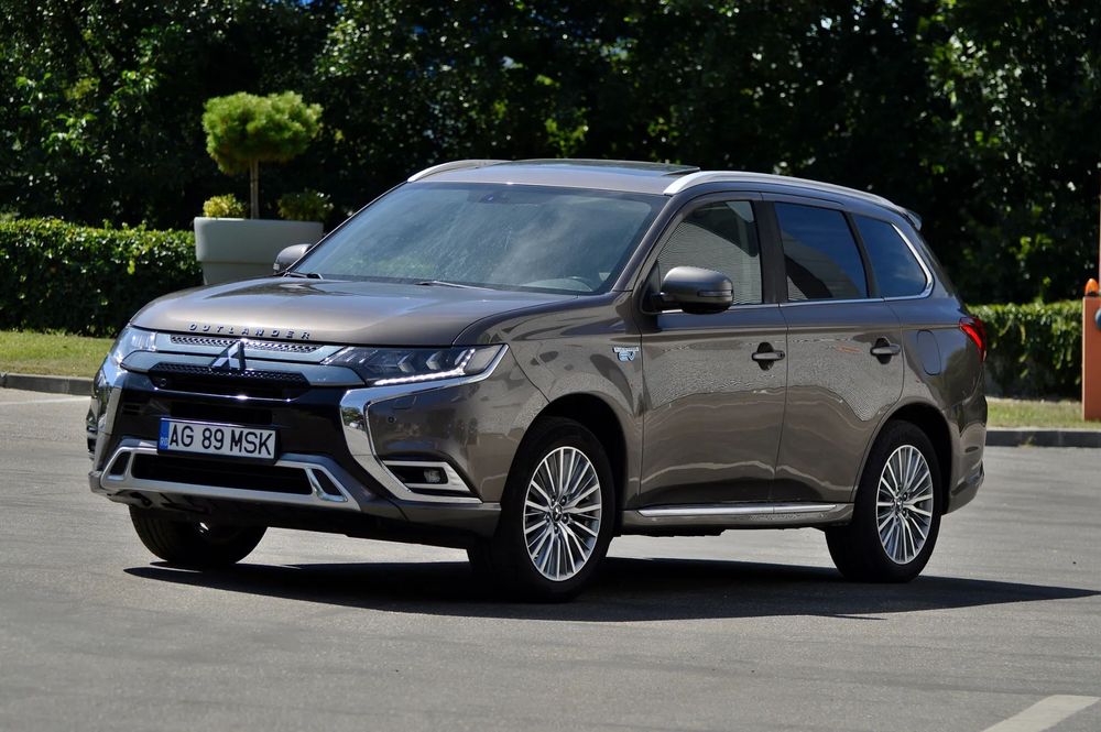 Mitsubishi Outlander Mitsubishi Outlander PHEV hibrid ,An 2019, Instyle, volan încălzit