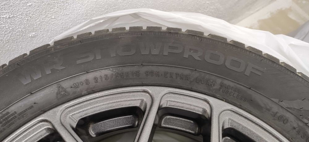 Гуми Nokian WR Snowproof 215/55 R16 97H XL + джанти AUTEC Hexano 7x16