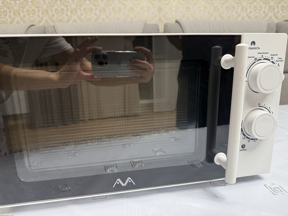 Продам микроволновую печку  ava