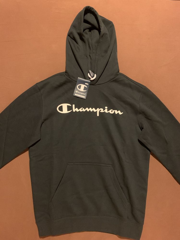 Чисто нова 100% оригинална мъжка блуза Champion. Размер М.