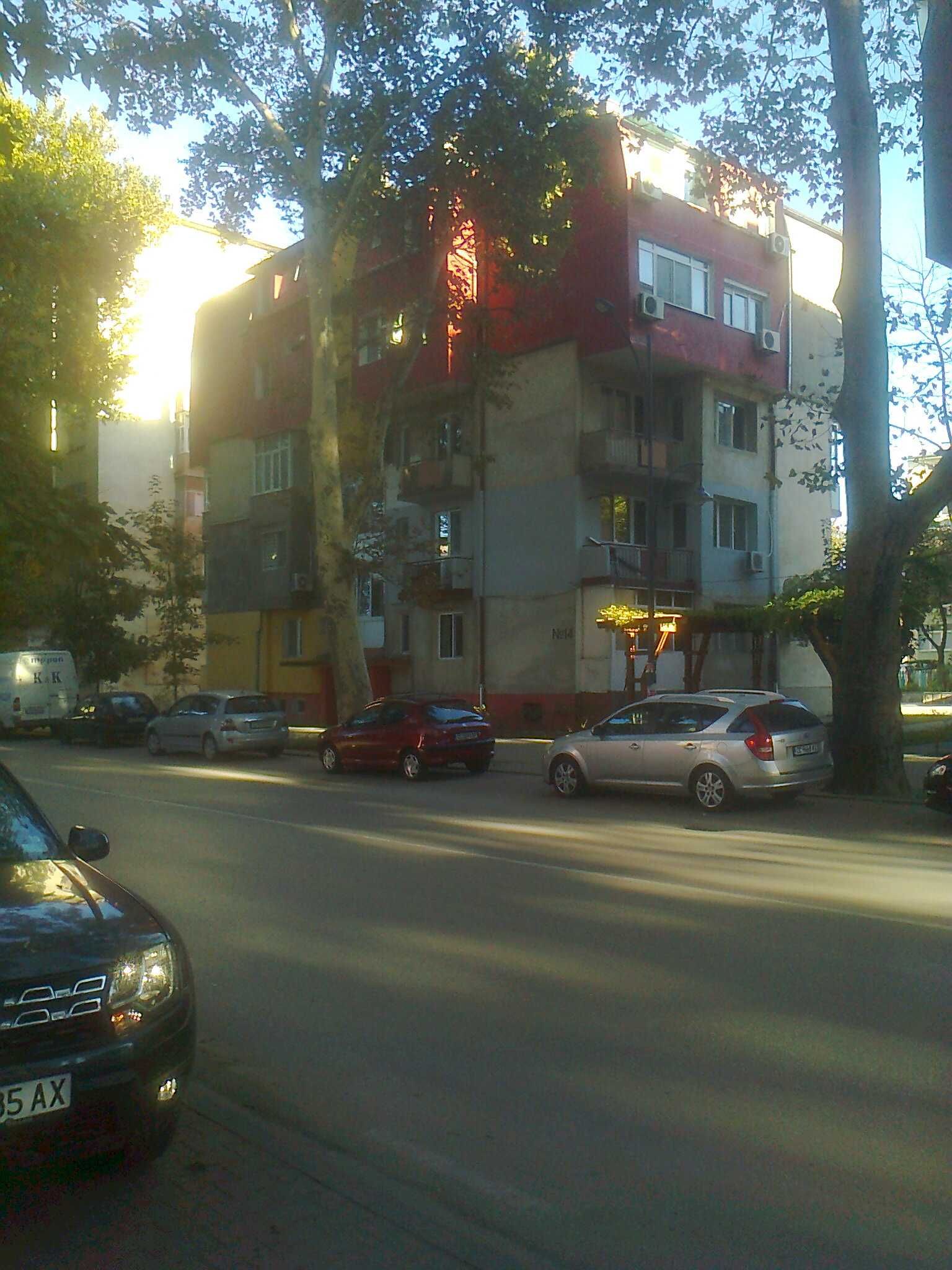 Тристаен  в  центъра