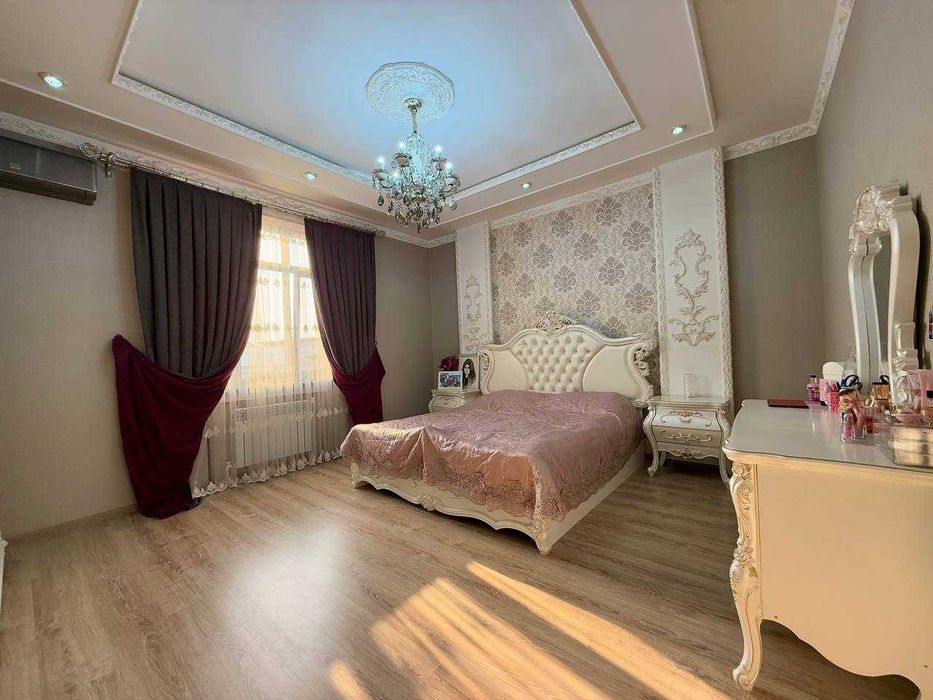 Продаётся Дом Участок На: УлТимура Малика  5-соток 6 Комнат