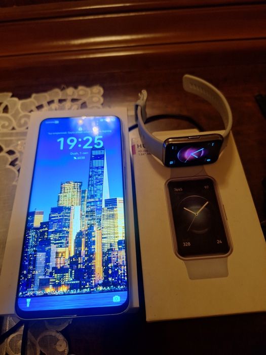 Huawei nova 13i va Huawei watch fit