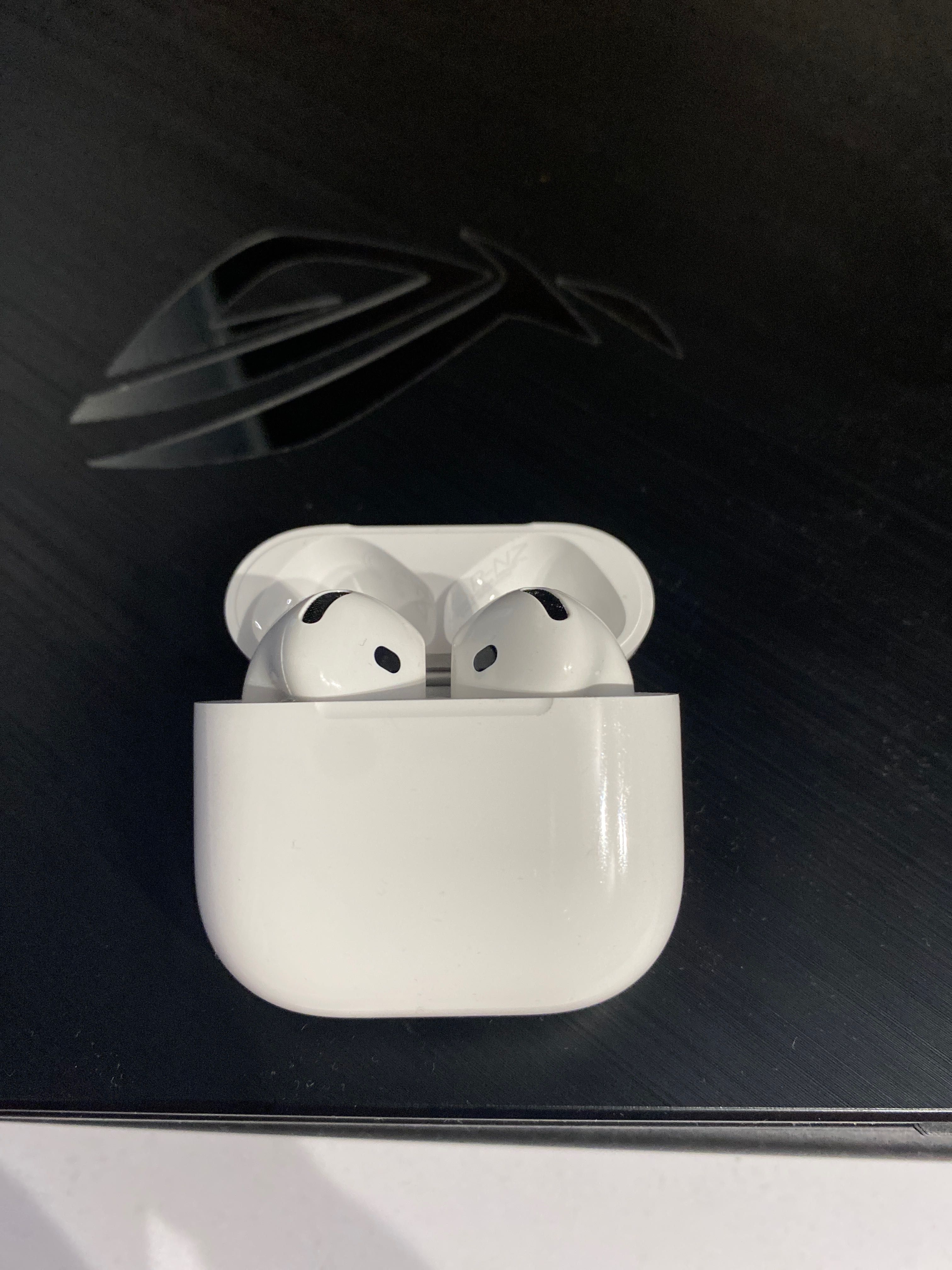 Airpods 4 слушалки