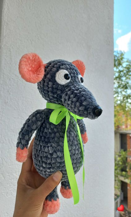 Мишле с височина 25см.