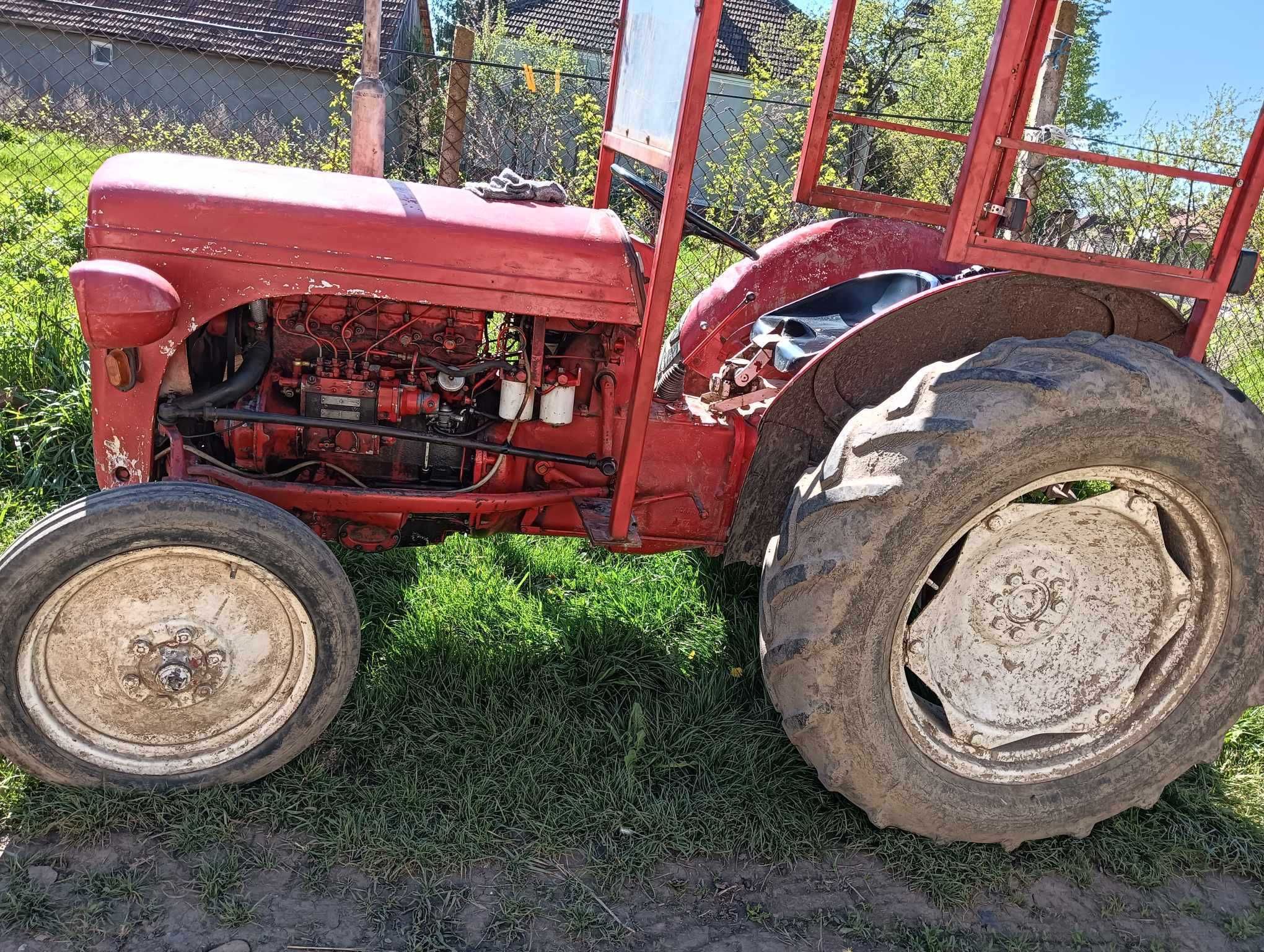 Tractor Massey Ferguson