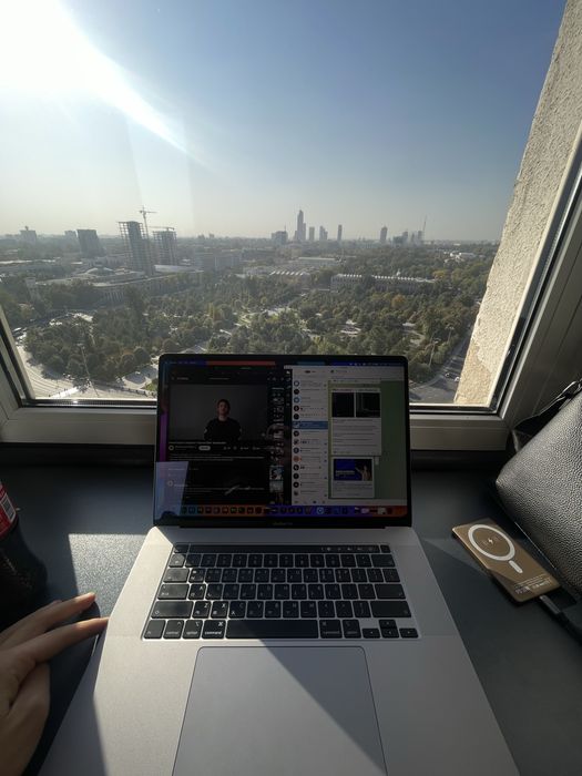 MacBook Pro 2019 16-inch 32/512 xolati zo’r 10 soatdan ko’pga yetadi