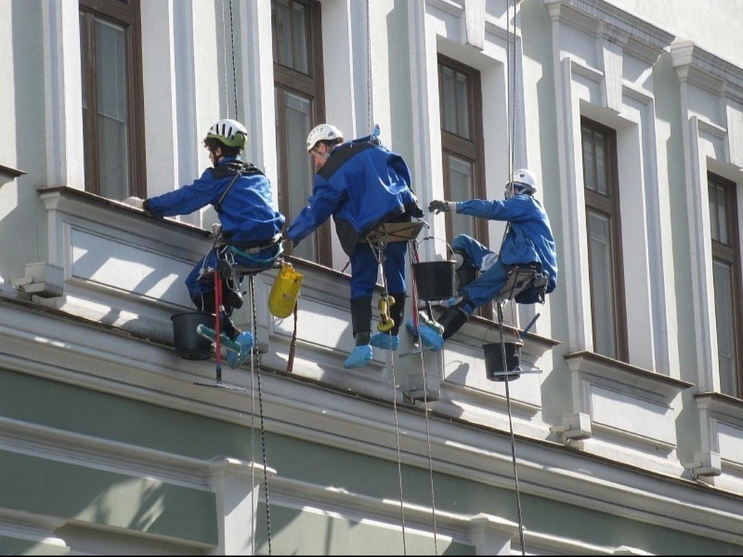 Мытьё витражей окон ветрин фасадов на любой высоте мойка ветрожей