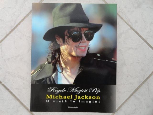 Michael Jackson - Carti biografice, DVD, poster