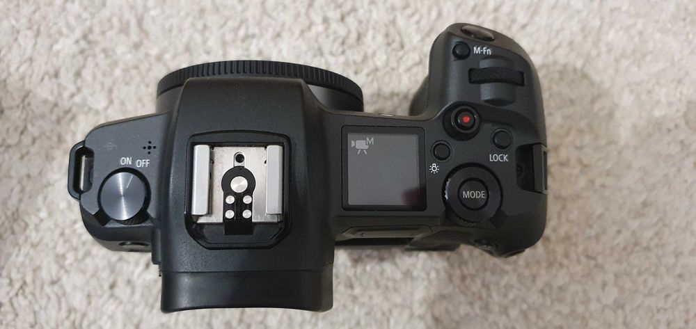 Canon Eos R  la cutie cu accesorii complete