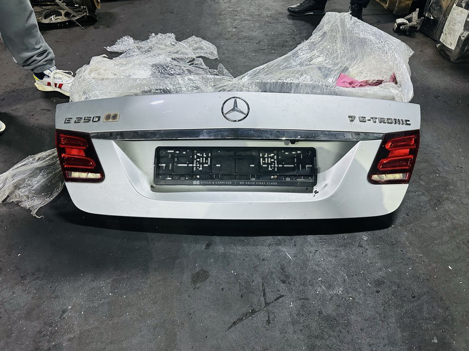 W212 крышка багажника авторазбор мерседес бу запчасть привозные