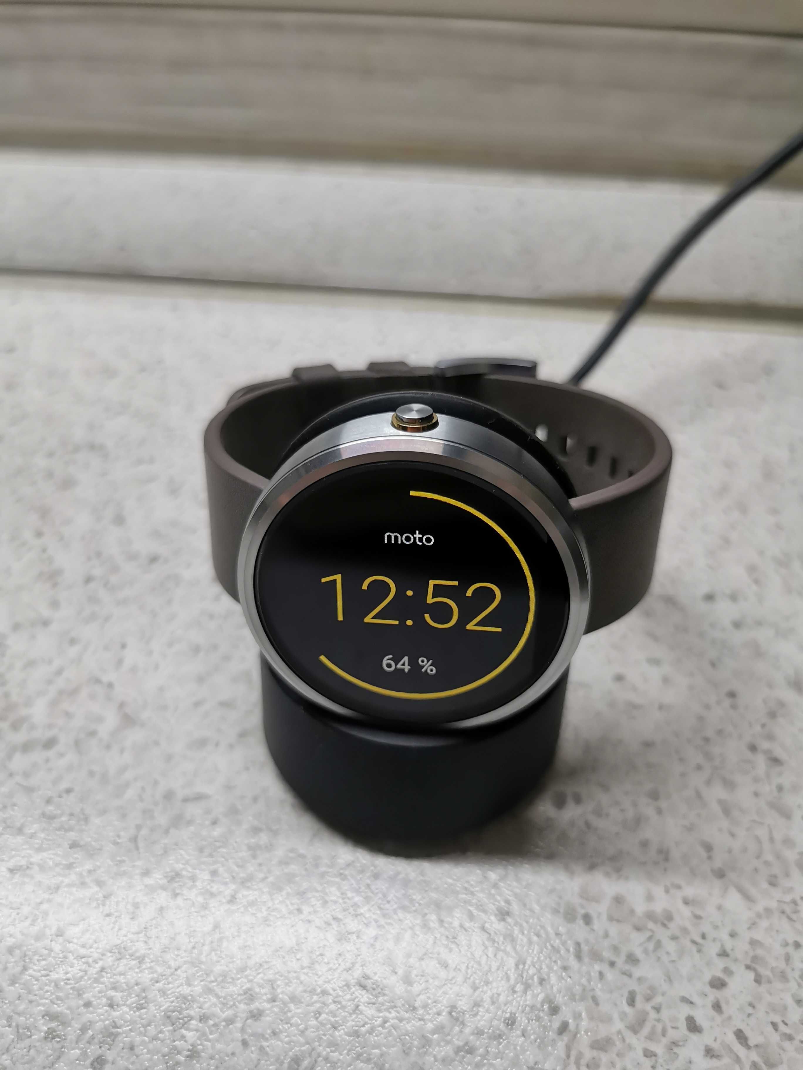 Часы Motorola MOTO 360