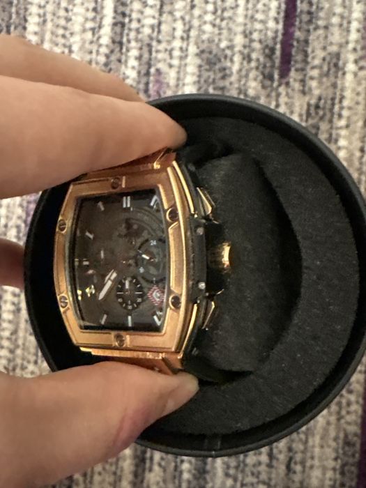 Продается часы Ivarus новые,рабочие