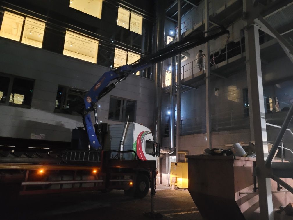 Servicii transport / relocări utilaje, camioane, stivuitoare