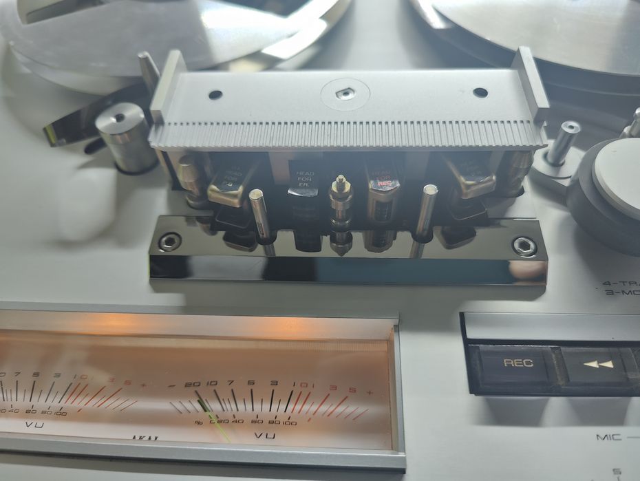 Akai GX-255, stare foarte bună estetic