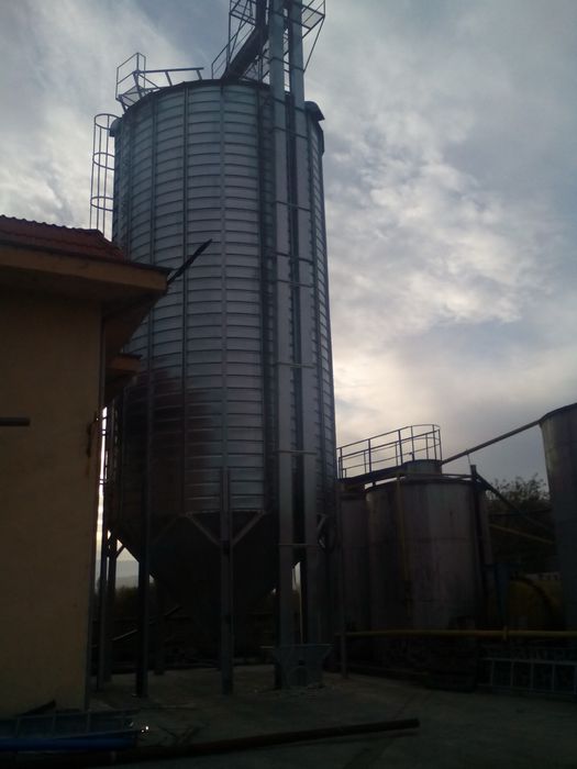 Силоз за зърно с обратен конус